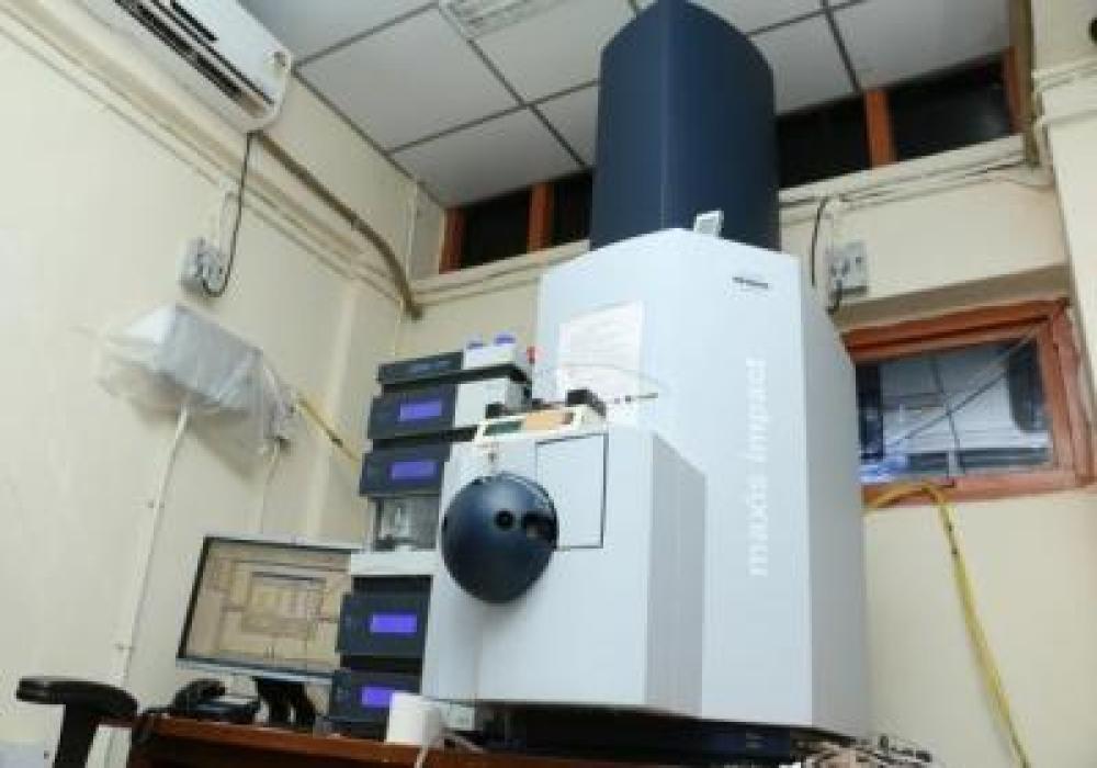 High resolution mass spectrometer