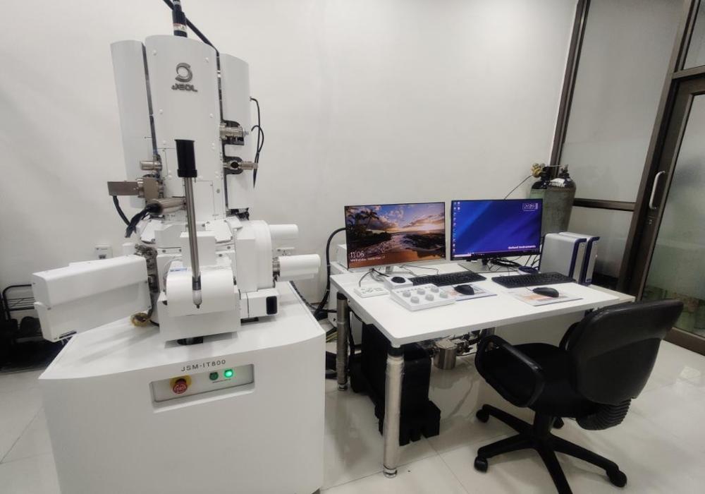 Dual Vacuum HR Scanning Electron Microscope